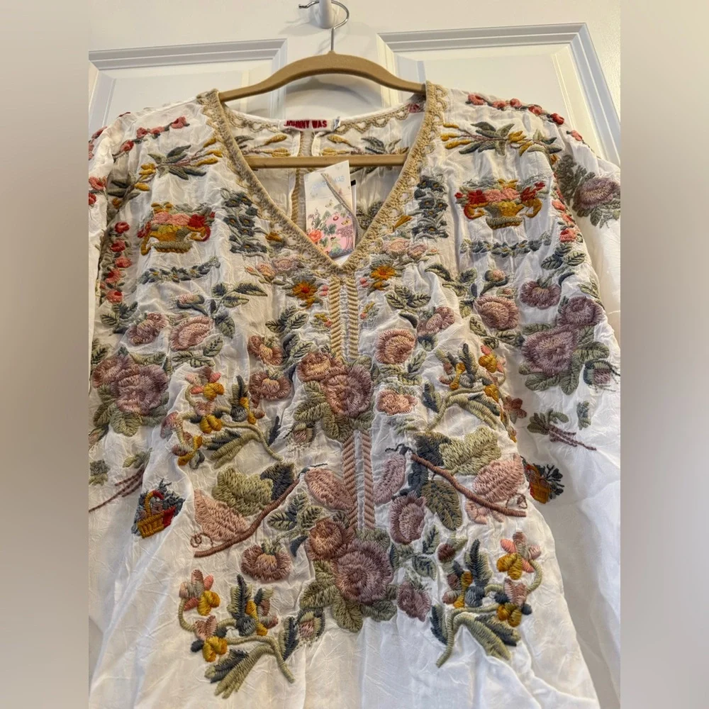 NWT! Johnny Was White Floral Embroidered “Lantana Blouse” - Picture 4 of 8